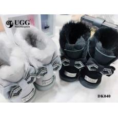 【DK040】UGG，简约皮质蝴蝶结经过奥地利水钻的加持，柔美的在靴子后跟翩跹，转瞬间，上演一记少女心的绝杀。典雅黑，知性灰两色可选️特价商品库存秒变